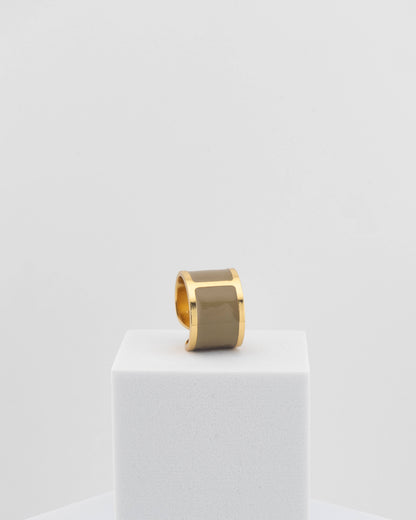 Handcrafted in Tuscany, the MarriCortona Smalto Rings combine 18k gold and hand-painted enamel — vibrant, refined, and authentically Made in Italy.