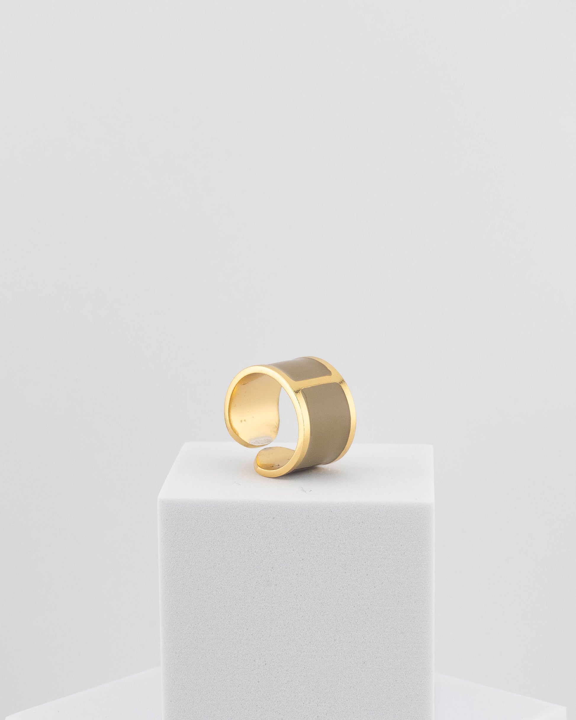 Handcrafted in Tuscany, the MarriCortona Smalto Rings combine 18k gold and hand-painted enamel — vibrant, refined, and authentically Made in Italy.