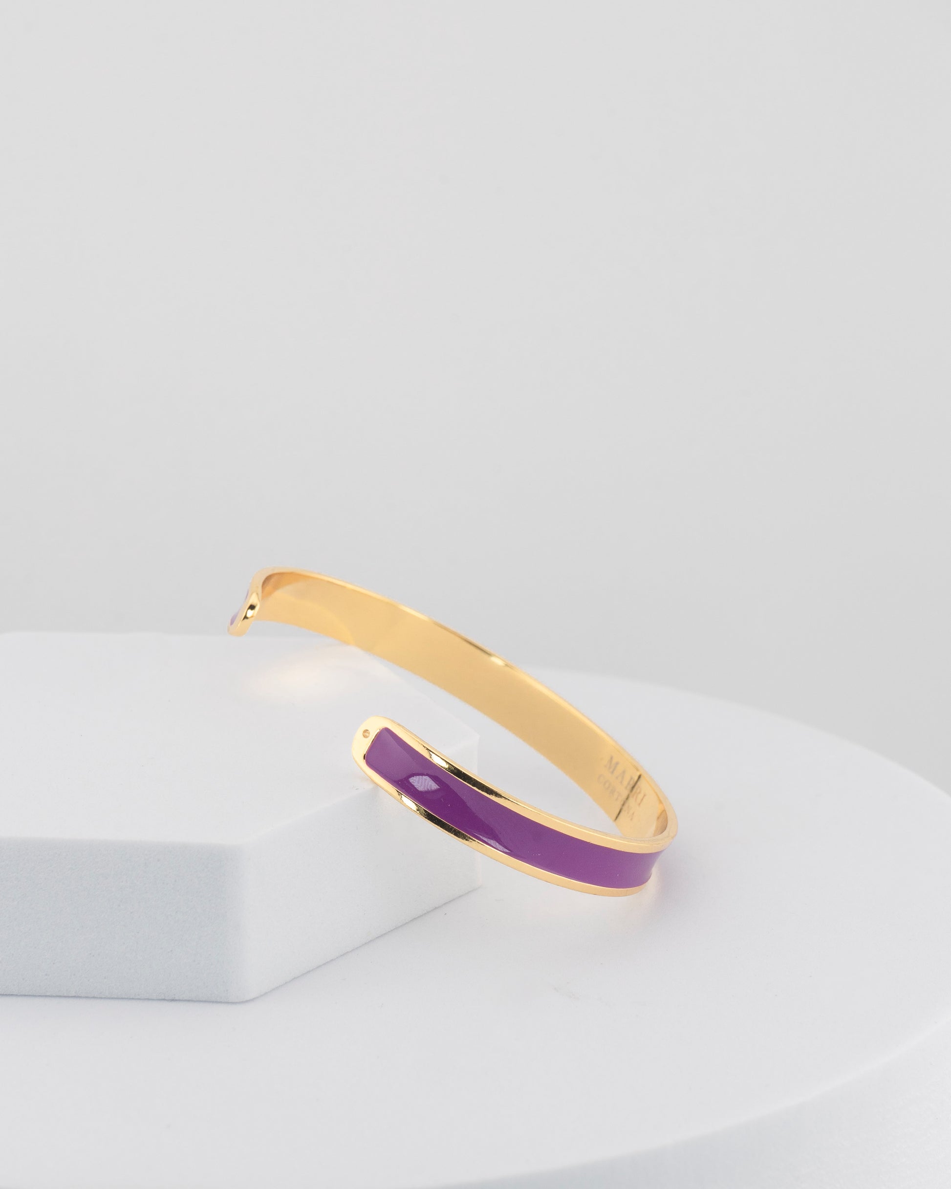 Handcrafted in Tuscany, the MarriCortona Smalto Bracelets in 18k gold and hand-painted enamel embody Italian artistry, color, and timeless elegance.