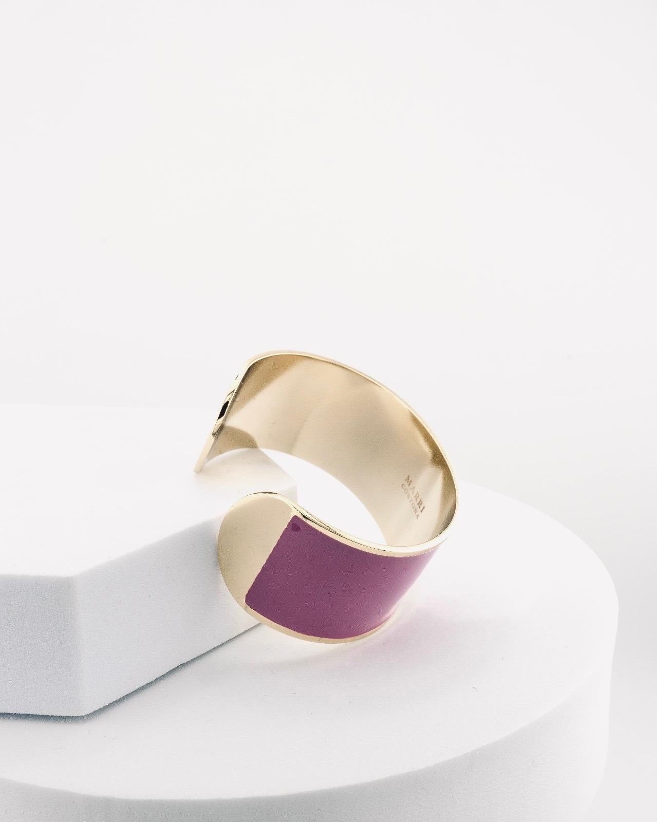 Handcrafted in Tuscany, the MarriCortona Smalto Bracelets in 18k gold and hand-painted enamel feature bold 30 mm bands — radiant, elegant, and uniquely Italian.