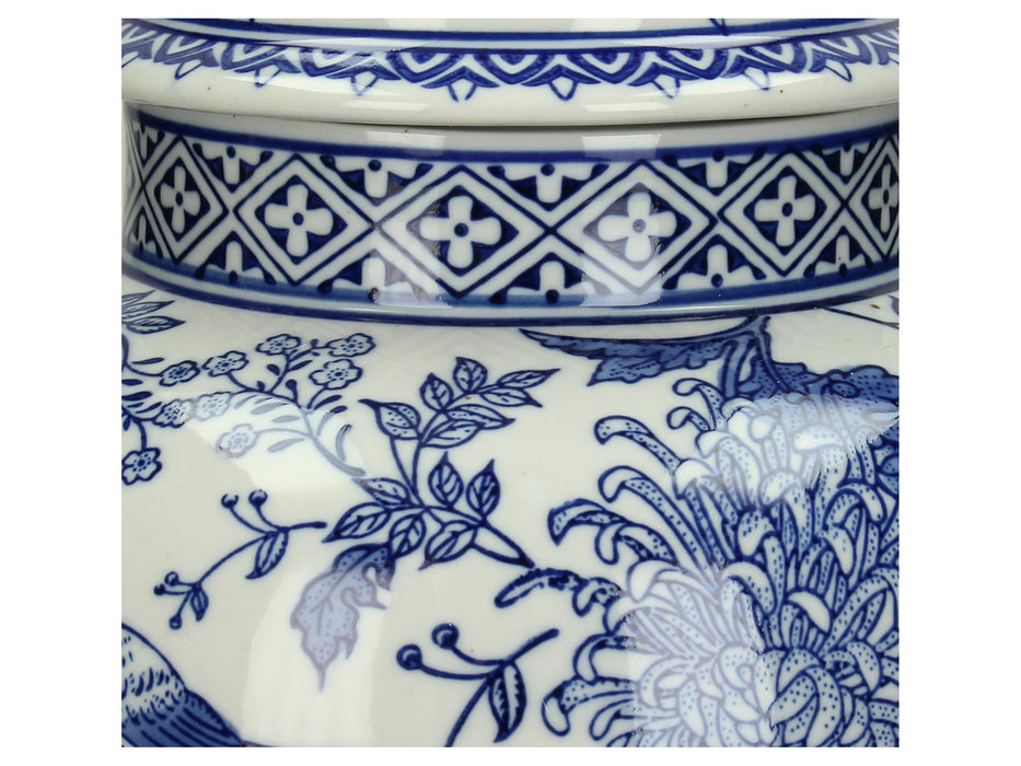 White and blue China ceramic potiche.