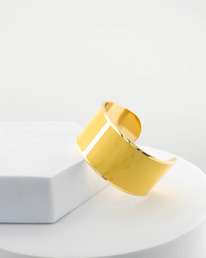 Handcrafted in Tuscany, the MarriCortona Smalto Bracelets in 18k gold and hand-painted enamel feature bold 30 mm bands — radiant, elegant, and uniquely Italian.