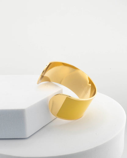 Handcrafted in Tuscany, the MarriCortona Smalto Bracelets in 18k gold and hand-painted enamel feature bold 30 mm bands — radiant, elegant, and uniquely Italian.