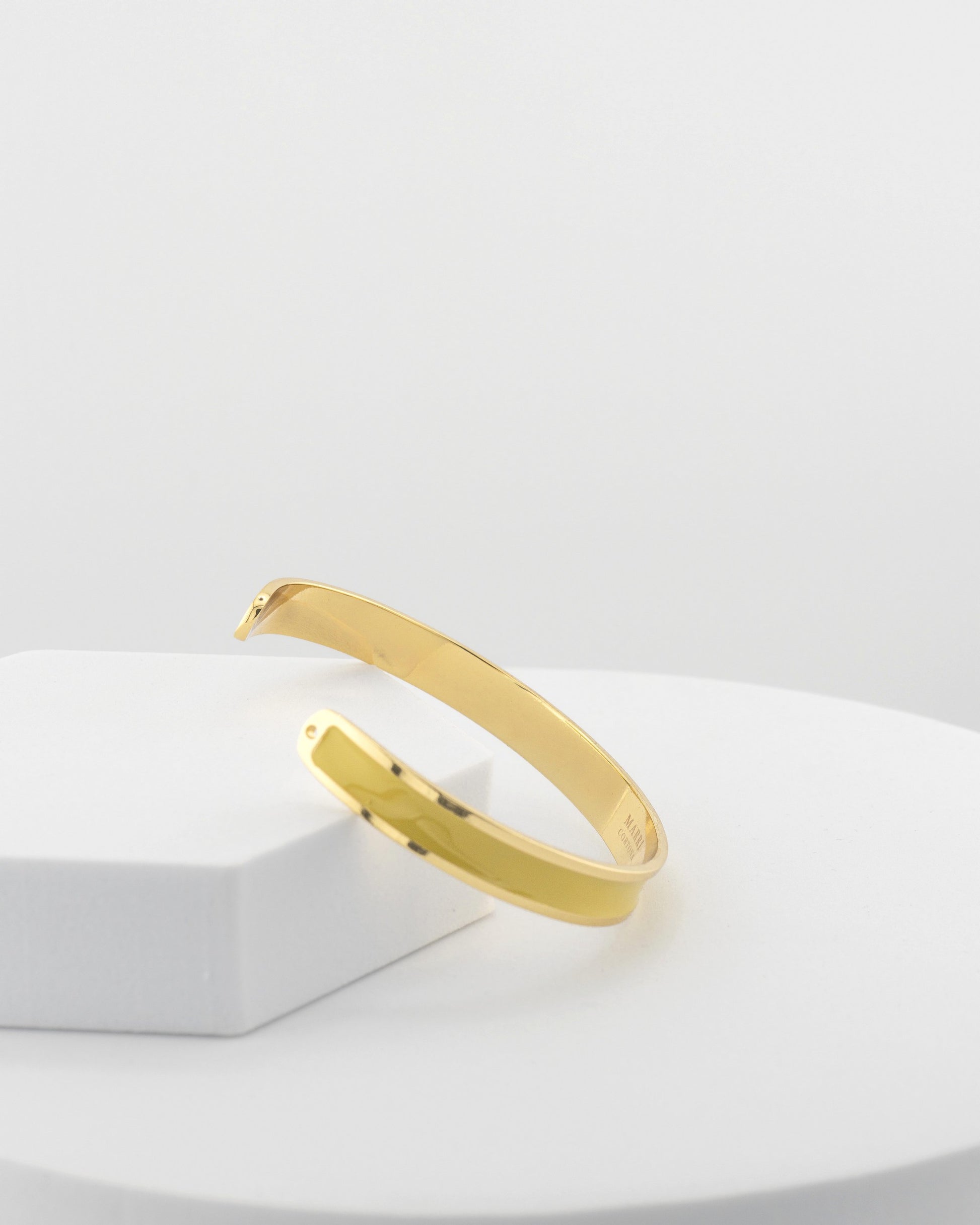 Handcrafted in Tuscany, the MarriCortona Smalto Bracelets in 18k gold and hand-painted enamel embody Italian artistry, color, and timeless elegance.