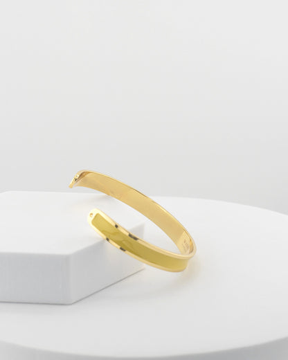 Handcrafted in Tuscany, the MarriCortona Smalto Bracelets in 18k gold and hand-painted enamel embody Italian artistry, color, and timeless elegance.