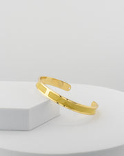 Handcrafted in Tuscany, the MarriCortona Smalto Bracelets in 18k gold and hand-painted enamel embody Italian artistry, color, and timeless elegance.