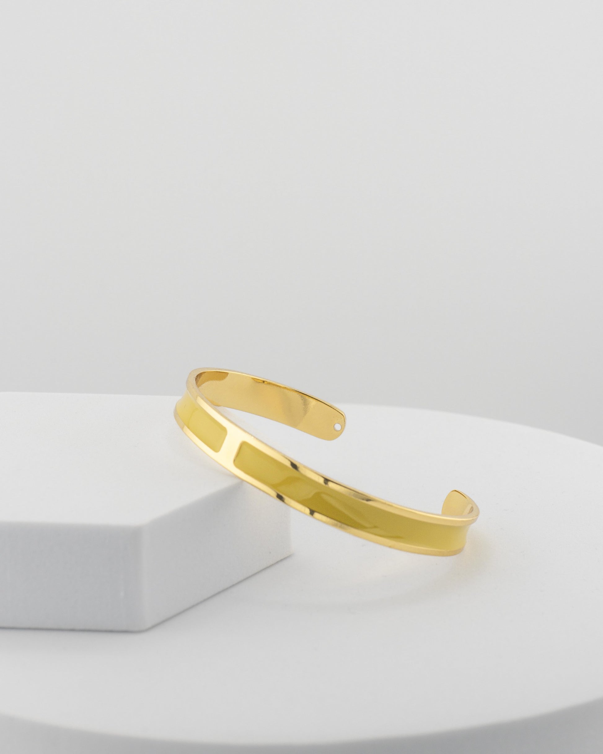 Handcrafted in Tuscany, the MarriCortona Smalto Bracelets in 18k gold and hand-painted enamel embody Italian artistry, color, and timeless elegance.