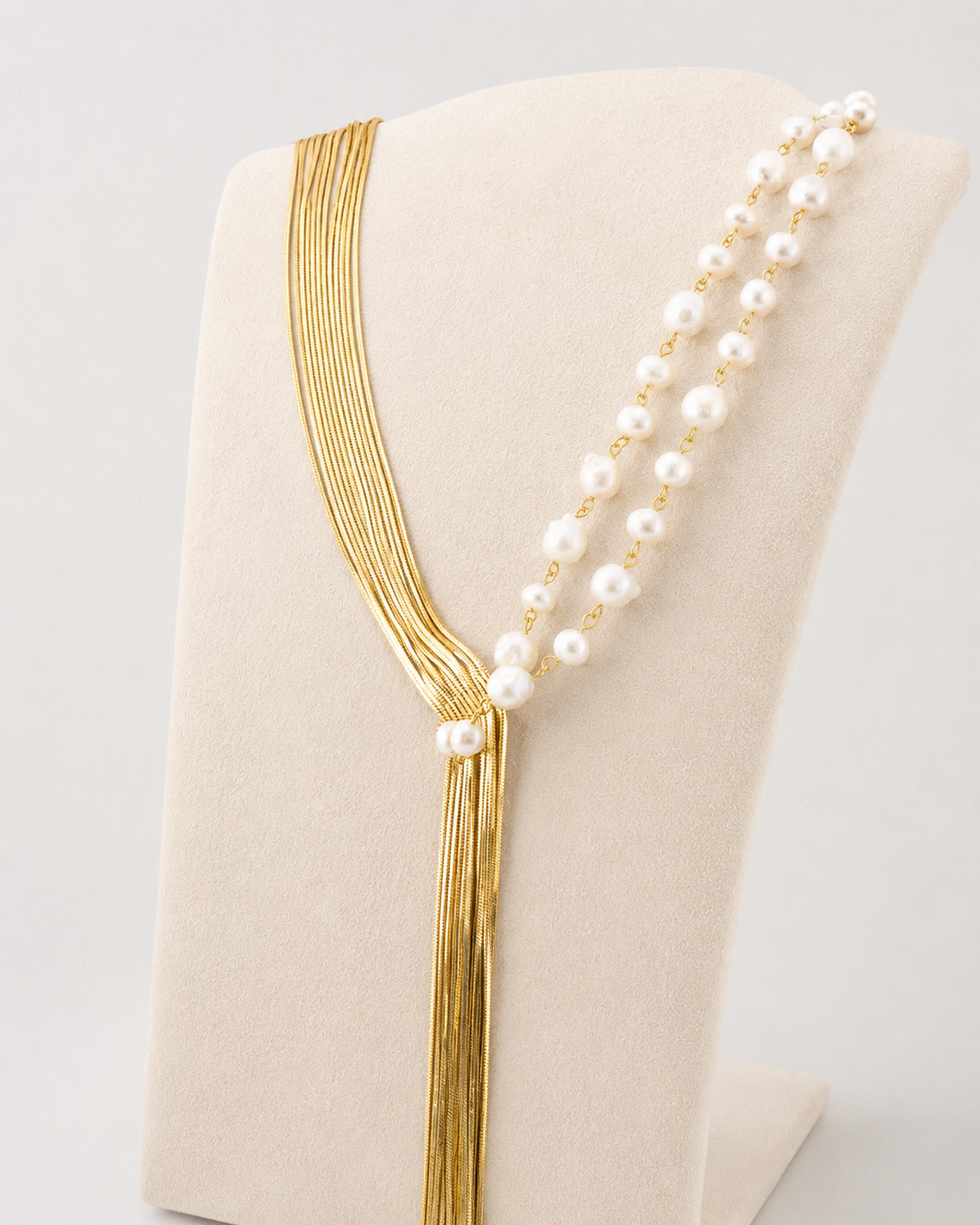 Collana  'Asimmetria' di perle bianche