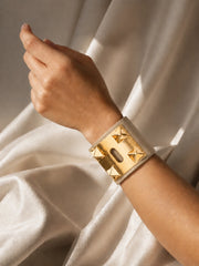The Rock' Pulsera de cuero color crema con pirámides
