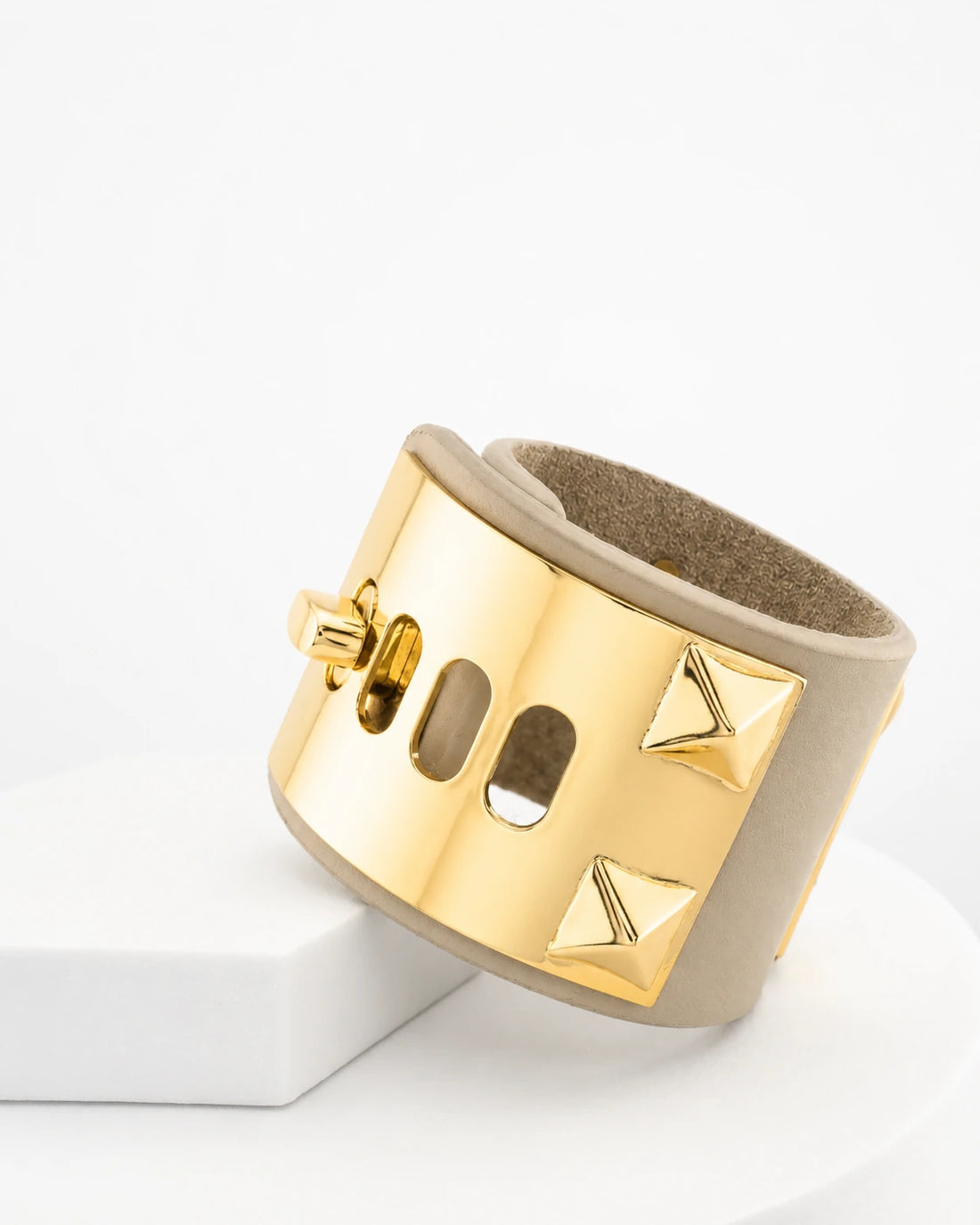 The Rock' Bracciale in Pelle color Panna con Piramidi