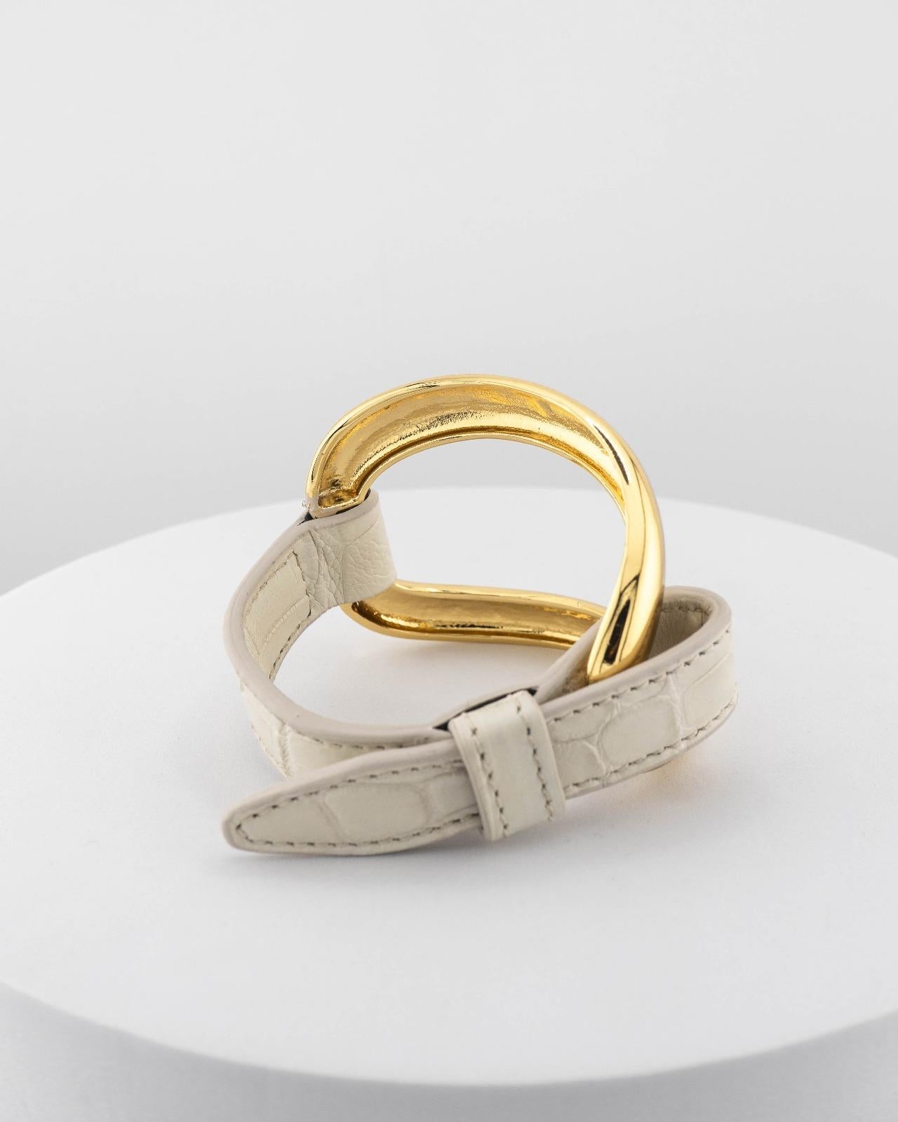 Handcrafted 18K gold-plated bronze bracelet with genuine crocodile leather strap.
An original Marri Cortona design — handmade in Tuscany.