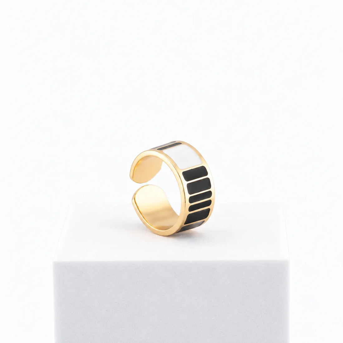 Black &amp; White ring h 1 cm n.22