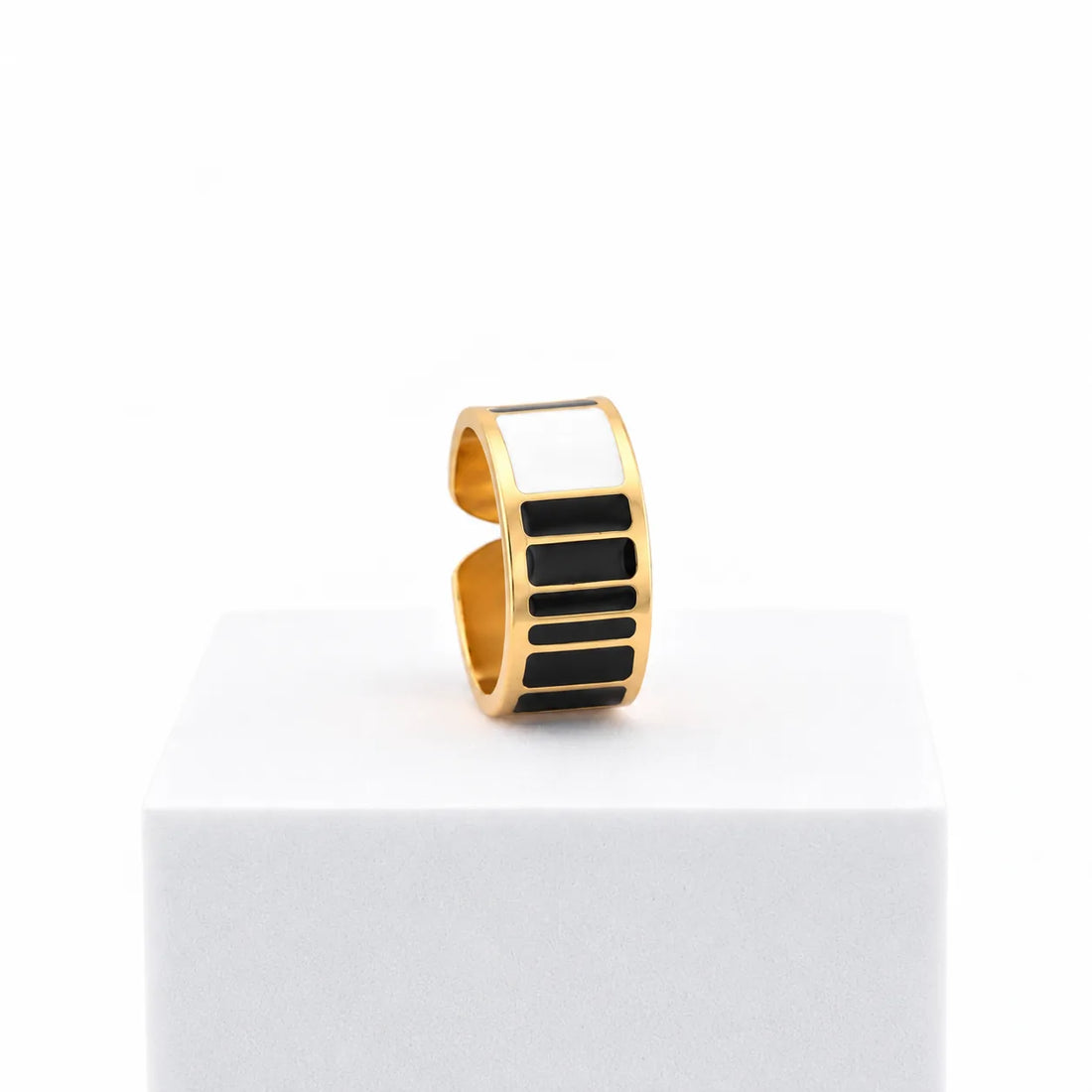 Black &amp; White ring h 1 cm n.22