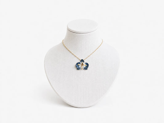 Collar Orquídea Azul de Prusia tamaño 2 cm