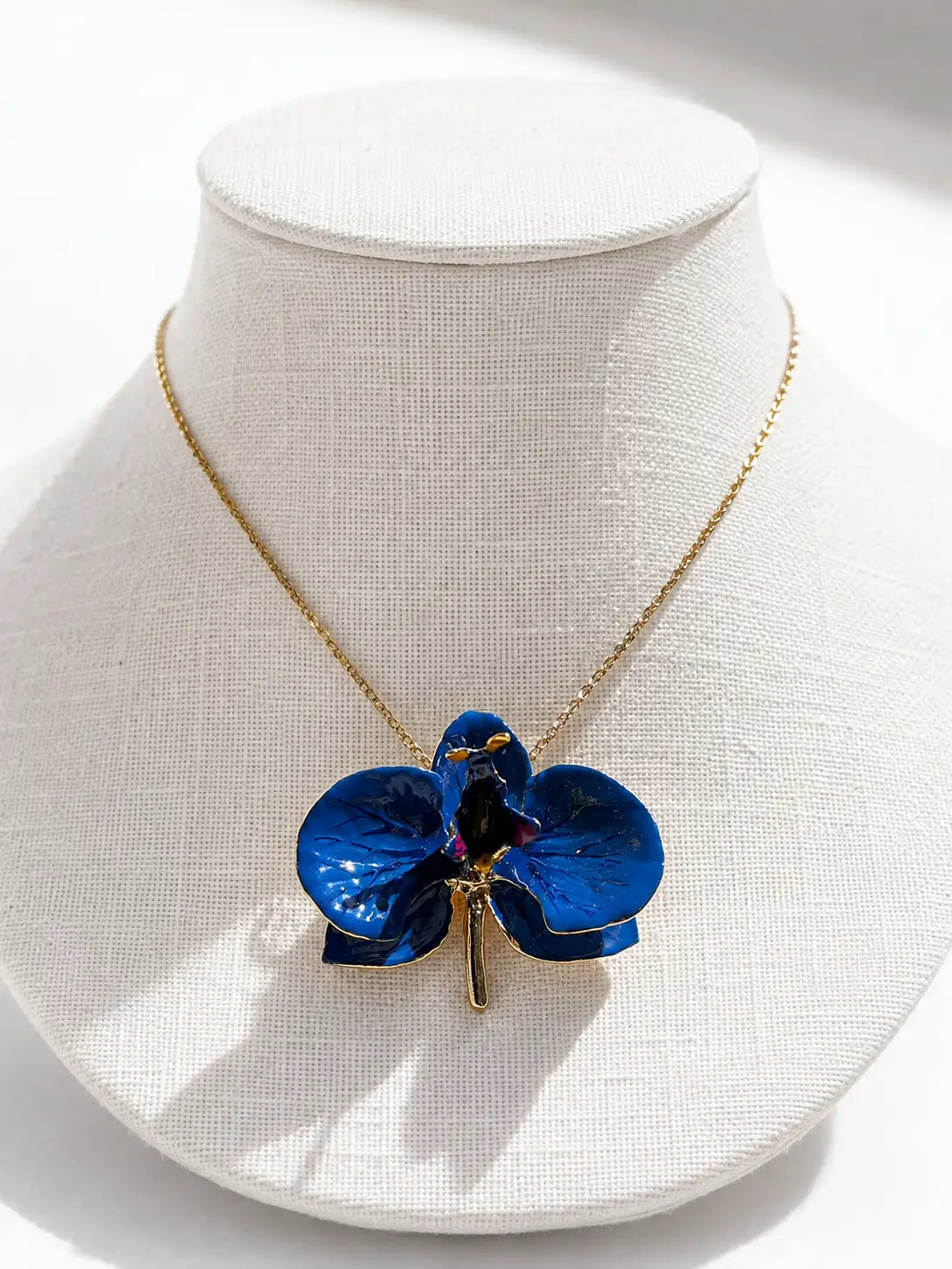 Girocollo Orchidea Blue China dimensione 4 cm