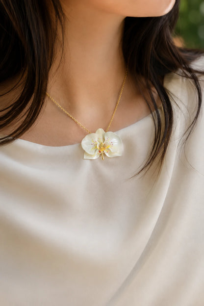 'Milk and Cyclamen' Orchid Choker, size 4 cm