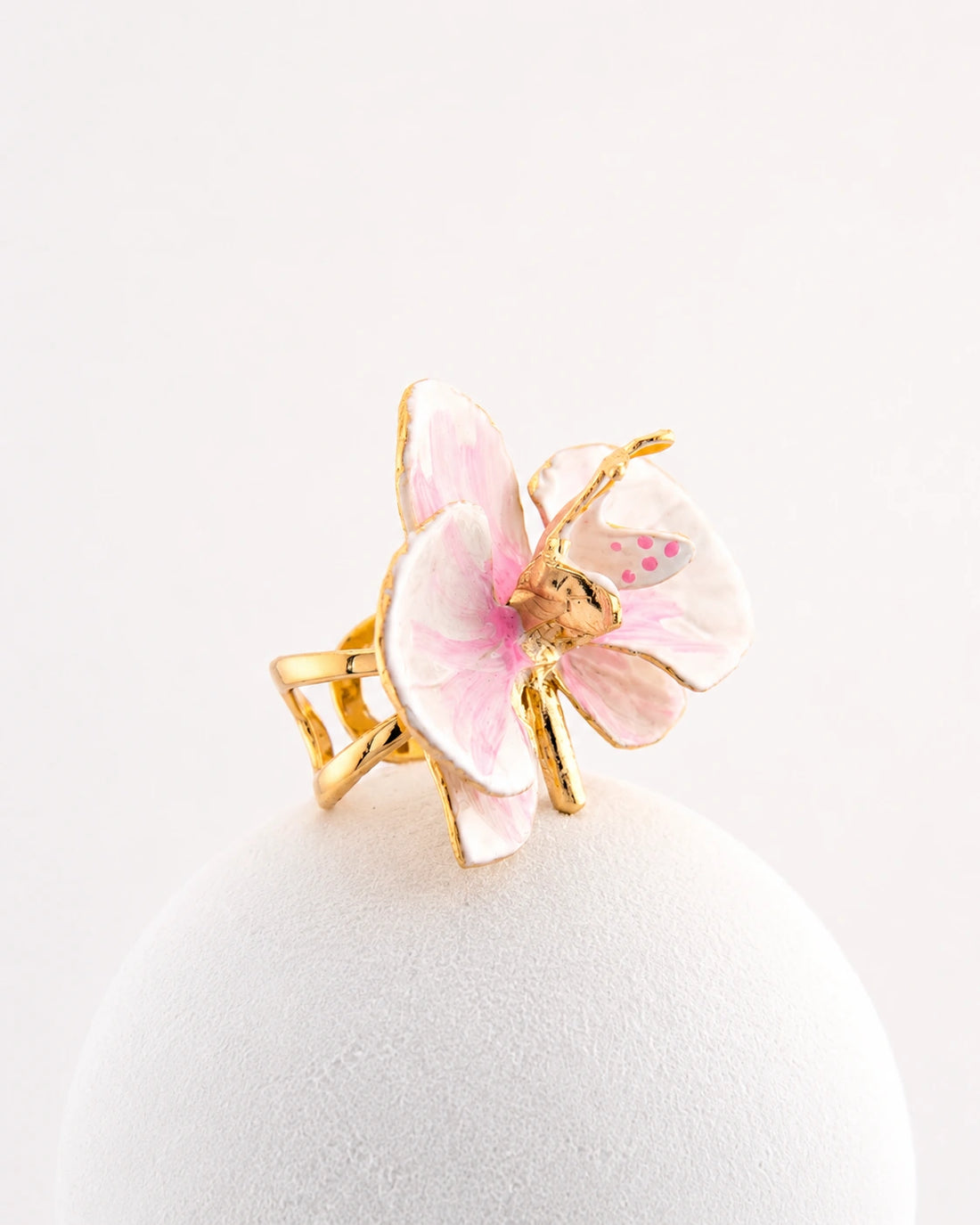 'Milk and Cyclamen' Orchid Ring, size 4 cm