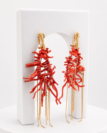 Medusa coral earrings in 18k gold-plated bronze and strands of light