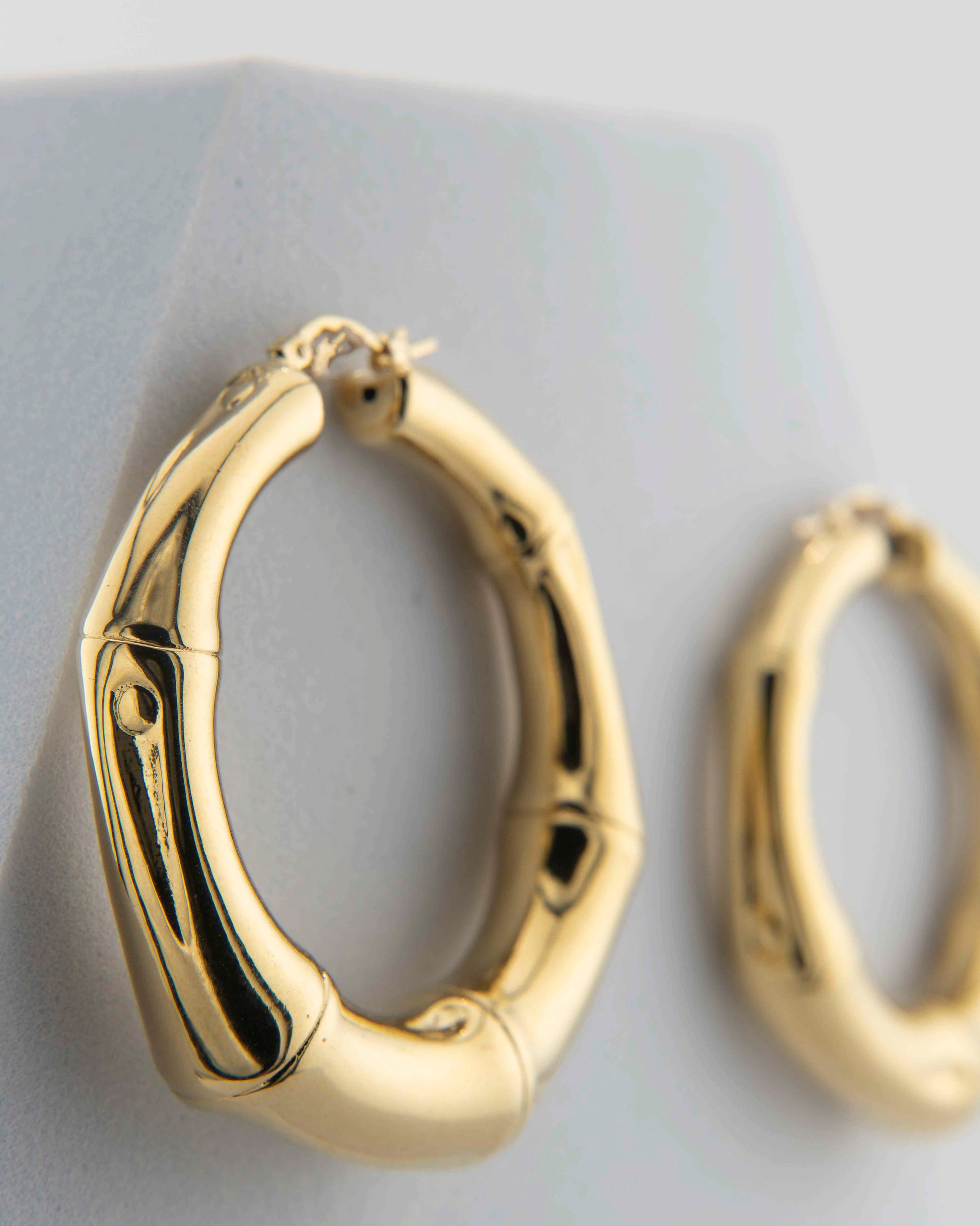 Handcrafted in Tuscany, Marri Cortona’s Gold Light Earrings capture natural brilliance and Italian elegance in a timeless, lightweight design.