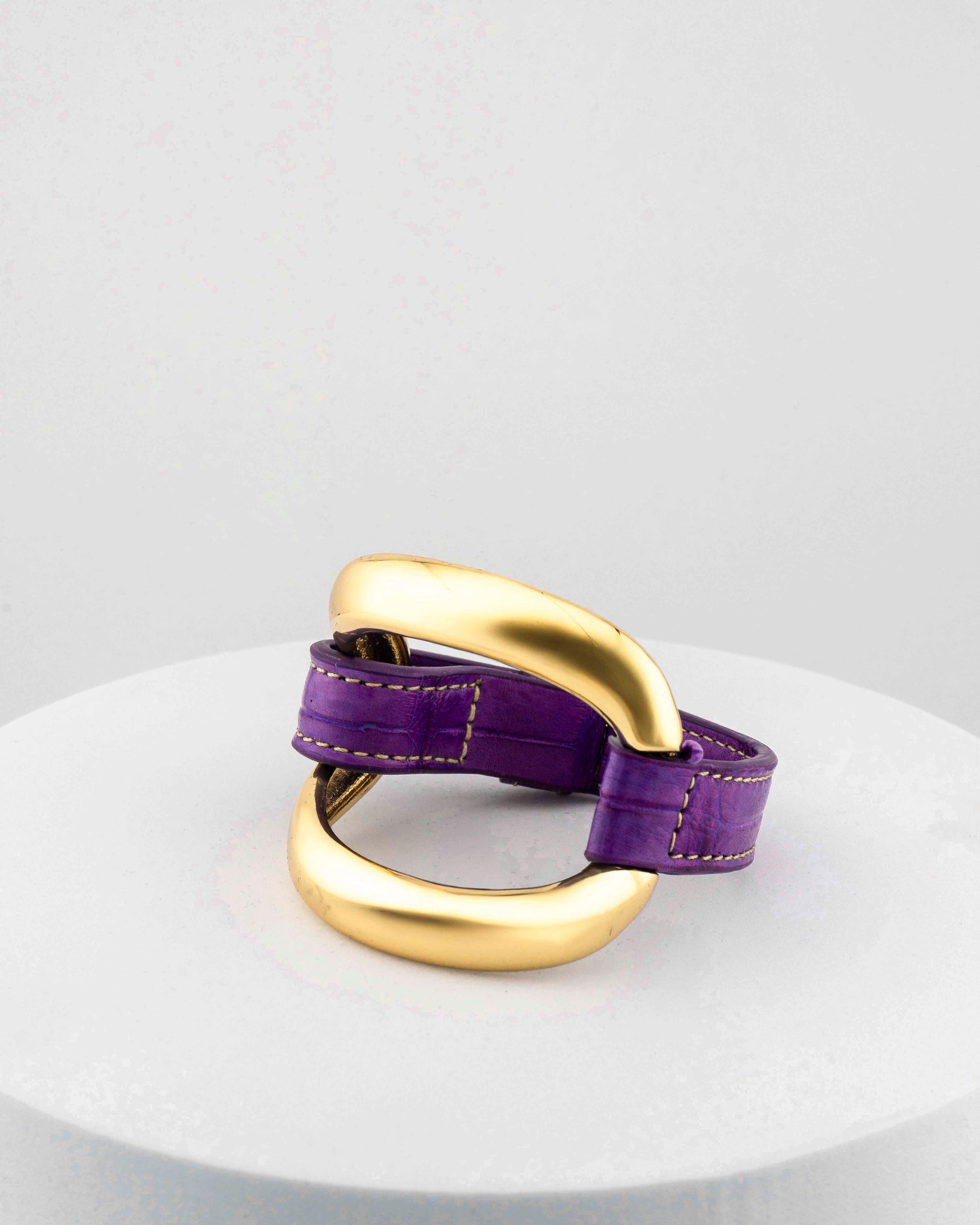 Handcrafted 18K gold-plated bronze bracelet with genuine crocodile leather strap.
An original Marri Cortona design — handmade in Tuscany.