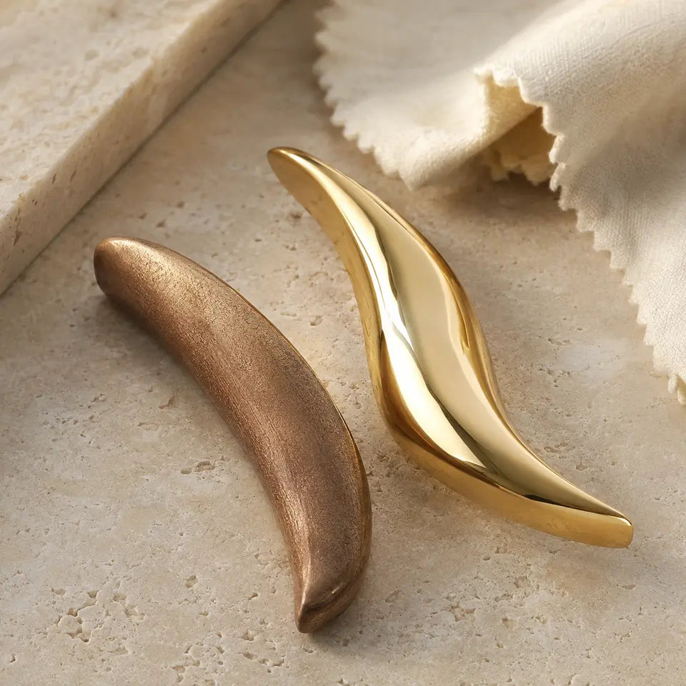 Bronzo e finitura con bagno in oro 18 carati